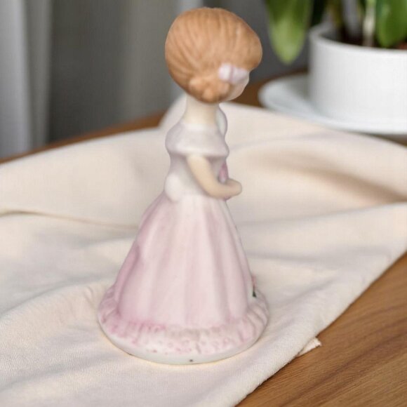 Growing Up Girl FigurineEnesco Growing Up Birthday Girl - Age 5 - Brunette - Picture 7 of 10